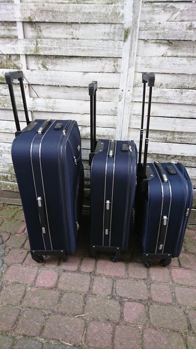 Walizka podróżna srednia  1 szt ultra lekkia nowe