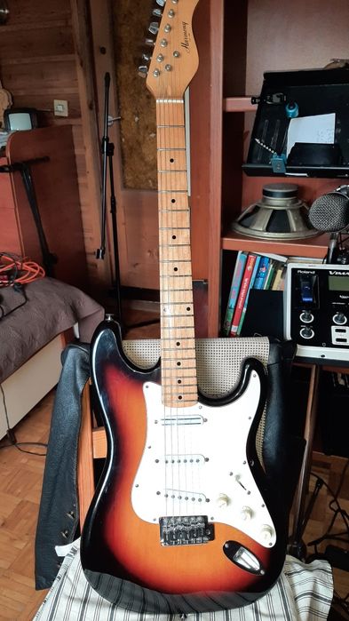 USA Harmony est. . Epiphone by Gibson Wahsburn.