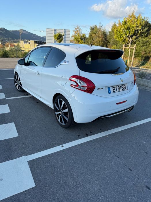 Peugeot 208 gti  thp