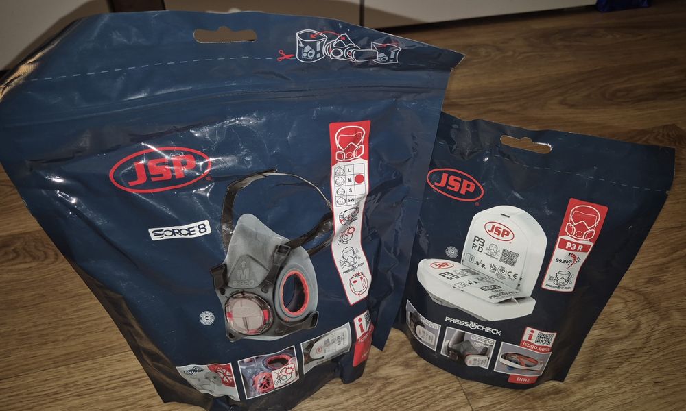 Maska JSP Force 8 z filtrami w zestawie.