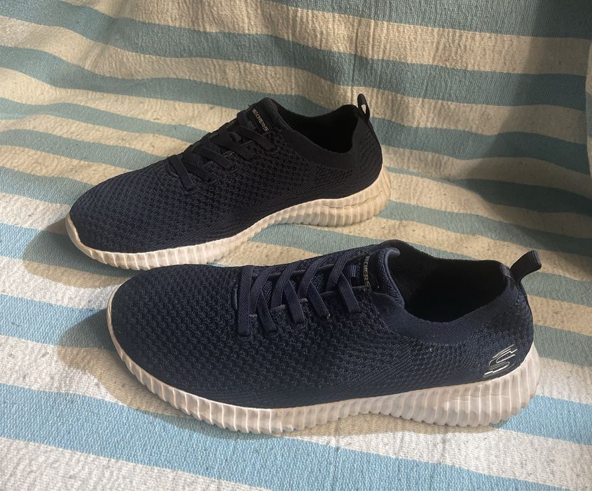 Легкі дихаючі SKECHERS MEMORY FORM. Орігінал. Розмір 40, стелька 26см