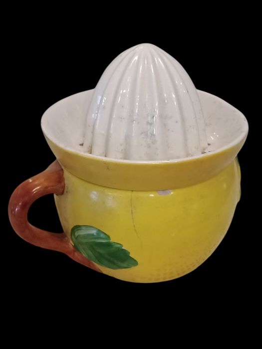 Espremedor de citrinos antigo da fabrica de loiça de Sacavém