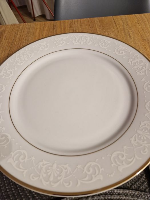 Przepiękne duze 3 talerze ze złotymi brzegiem
