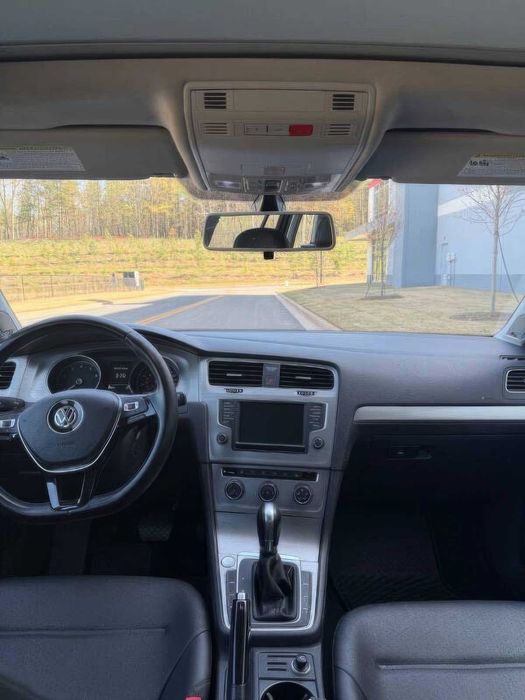 Volkswagen Golf      2016