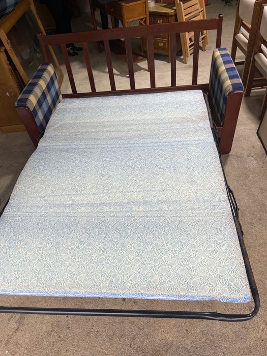 Sofá - cama de madeira