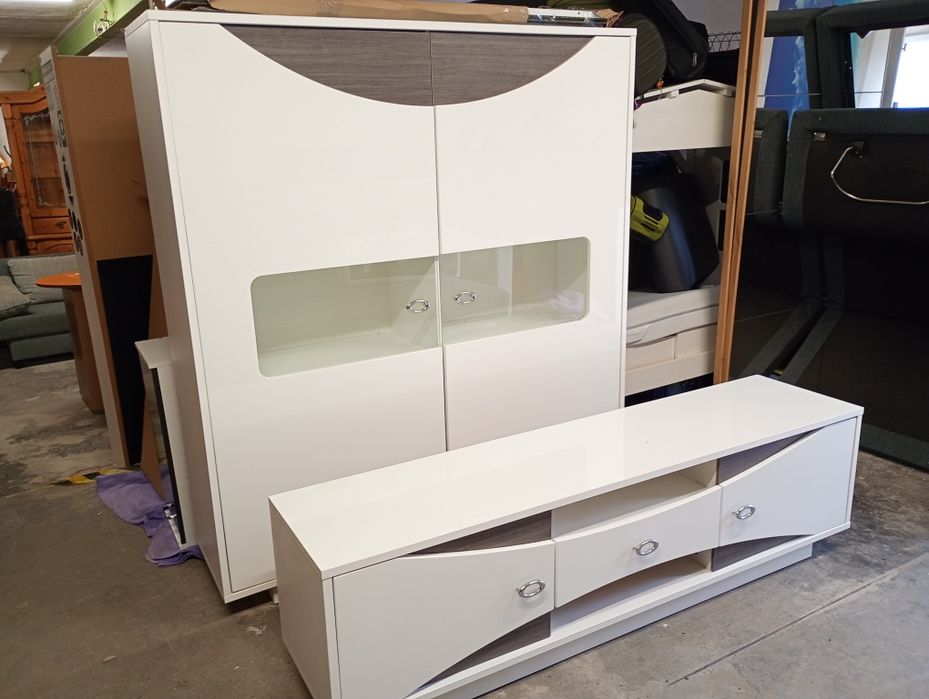 Duża komoda oraz RTV i półka