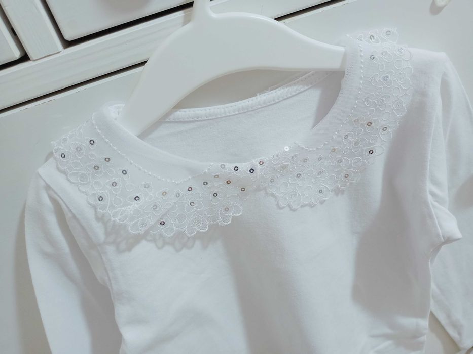 Piękna biała koszulka z ozdobnym haftem 104 stan idealny