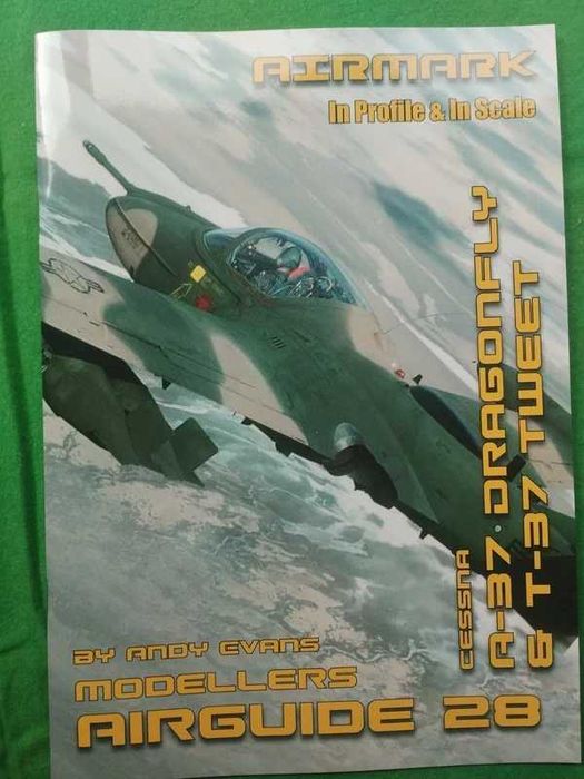 livros aviação militar Helldiver Cessna T-37 IAR 80 MiG 21 modelismo