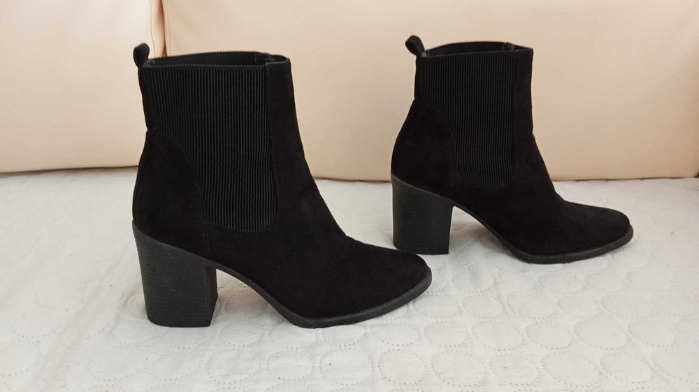 Botas confortáveis da Marypaz em camurça