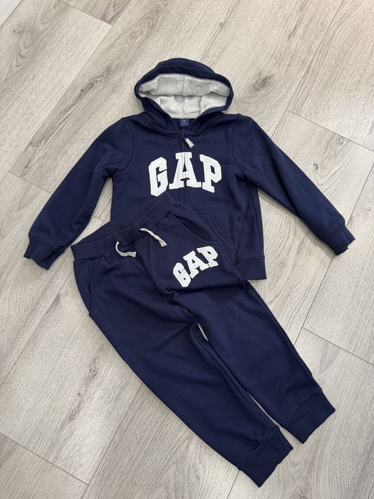 Спортивний костюм GAP на хлопчика зріст 110см на весну