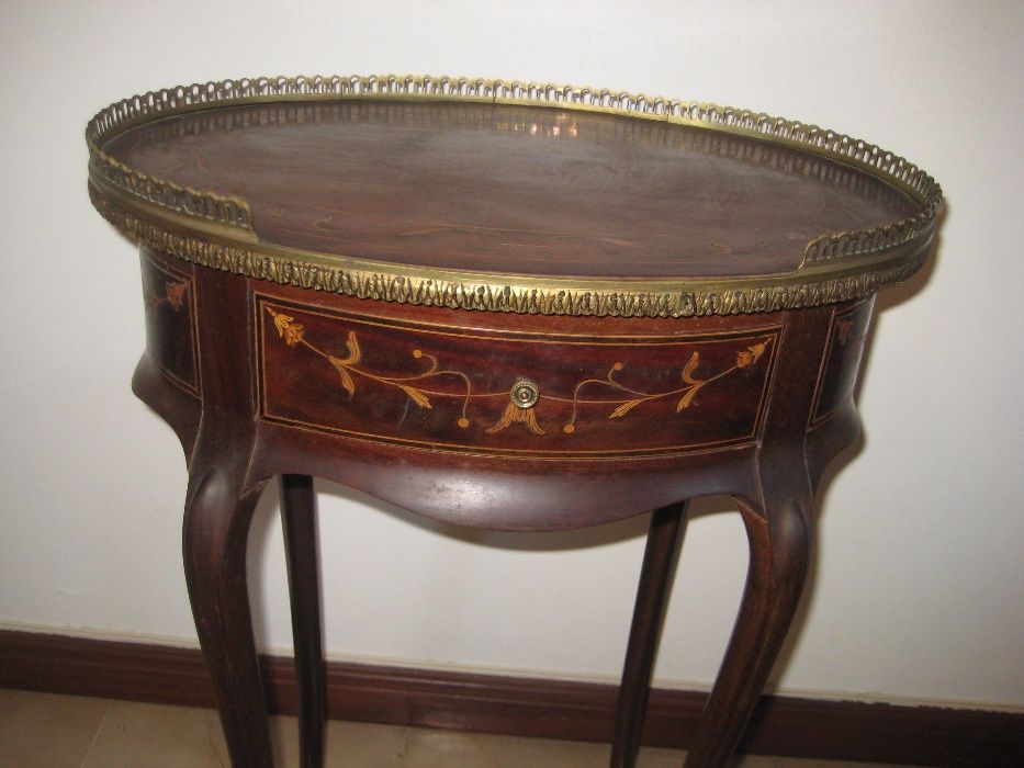 Mesa alta madeira,c/rebordo,anos 1900