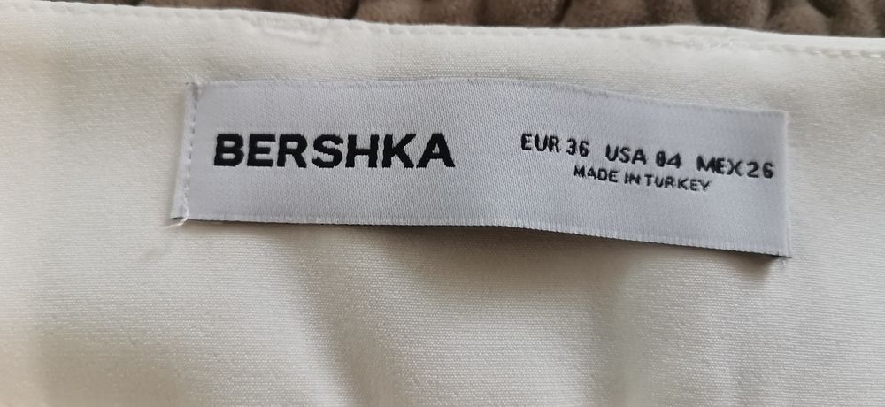 Нежно молочные брюки-клеш Bershka