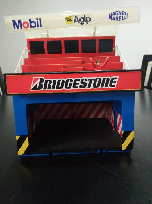 Box com bancada - SCX 1/32