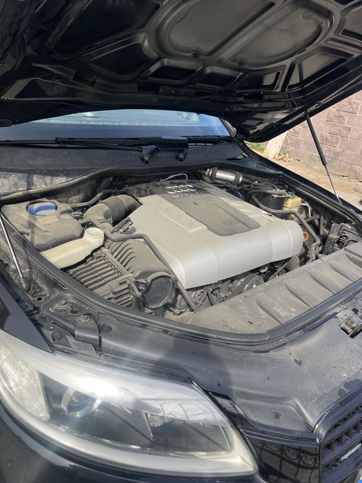Продам AUDI Q7 .