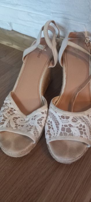 Buty na koturnie