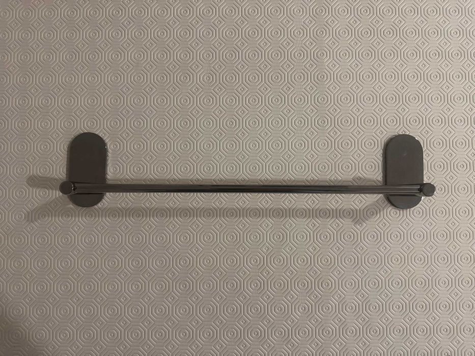 Toalheiro IKEA SKOGHALL Autocolante Cromado 43 cm – Excelente Estado