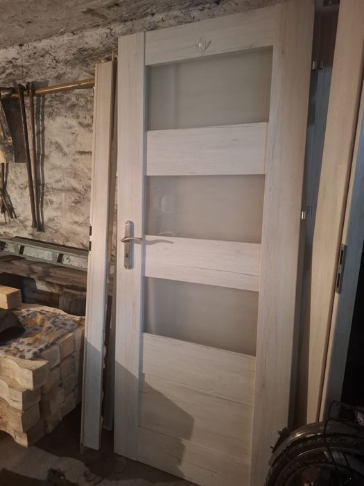 Drzwi 85cm z ościeżnicami
