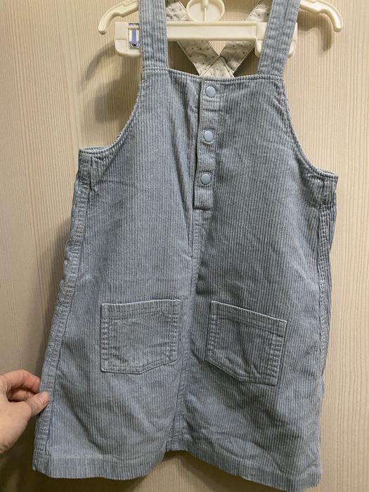 Вельветовий комбінезон- плаття р.5/6 років