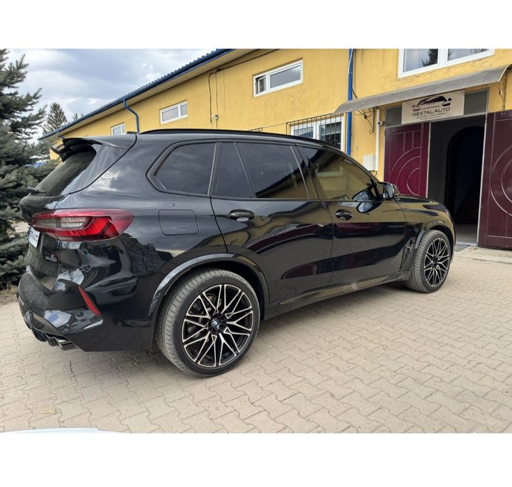 Комплект обвеса (стиль Х5М F95)с порогами на BMW X5 G05 2018-2022 года