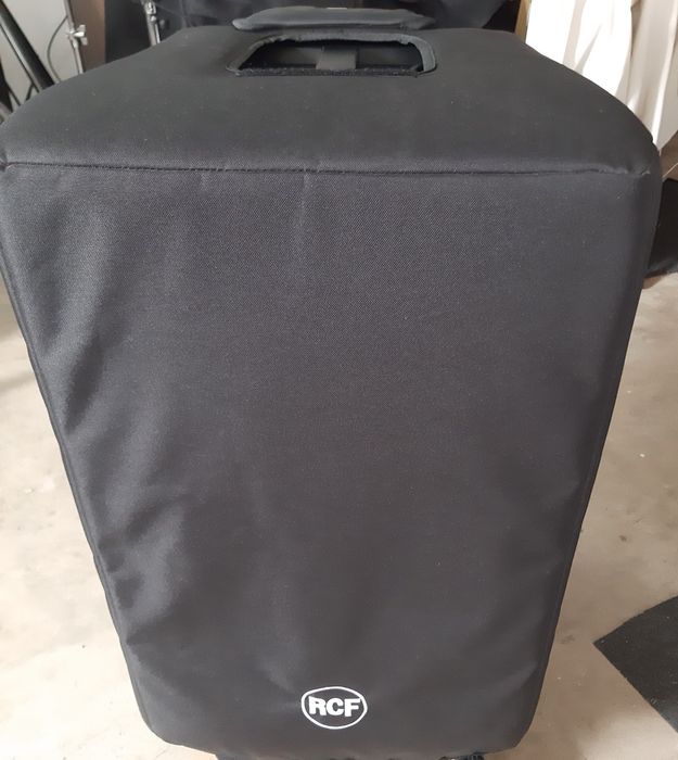 Coluna Array RCF Evox J8 como nova
