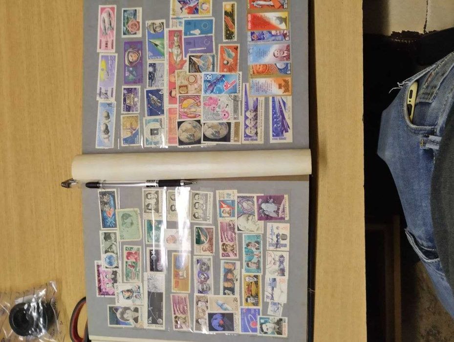 Продаю марки с альбомом