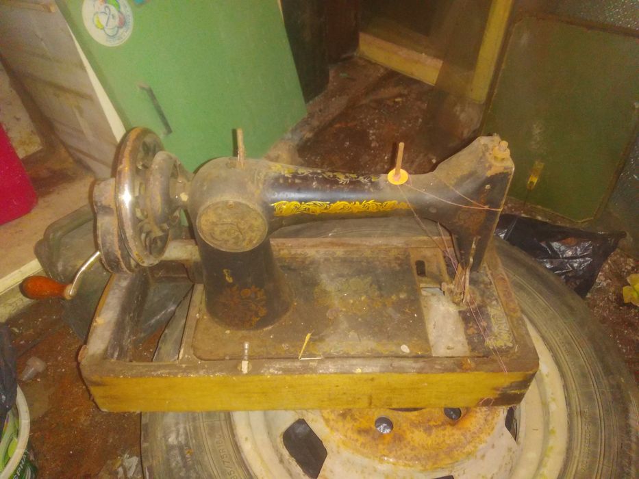 Швейну машинку б/у продам продам