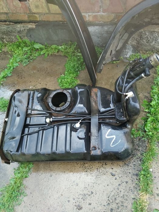 Бензобак на Опель Омега В