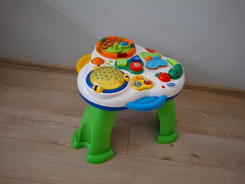 Stolik Edukacyjny Chicco Interaktywny gra i świeci
