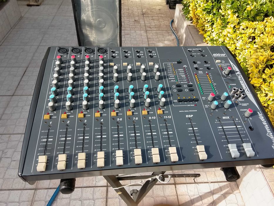 Mesa amplificada e com efx excelente qualidade