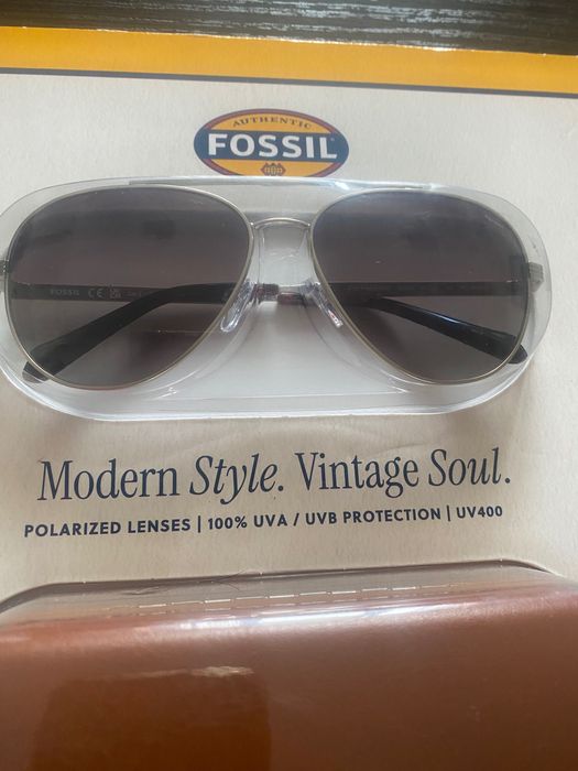 Продам нові сонцезахисні окуляри унісекс Fossil