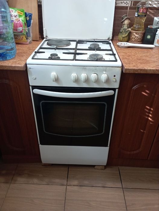 Комбінована плита BEKO (газ + електроконфорка)