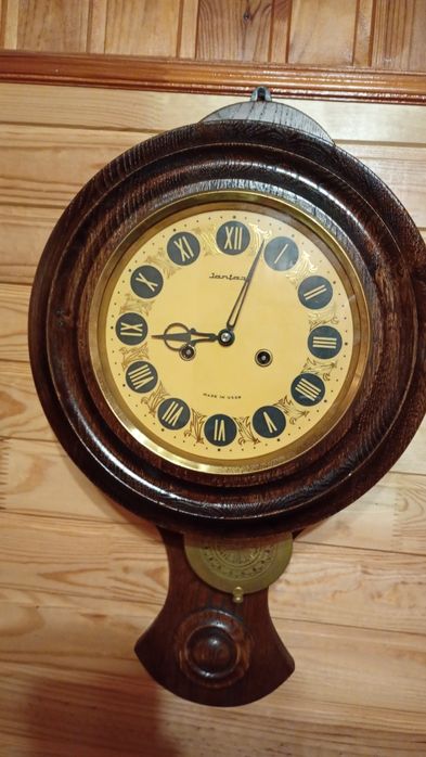 Механічний настінний годинник з боєм в дубовому корпусі