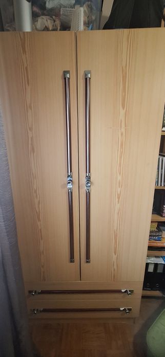 Roupeiro com gavetas