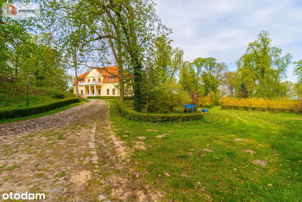 Piękny dwór z parkiem i stawem – 3,34 ha