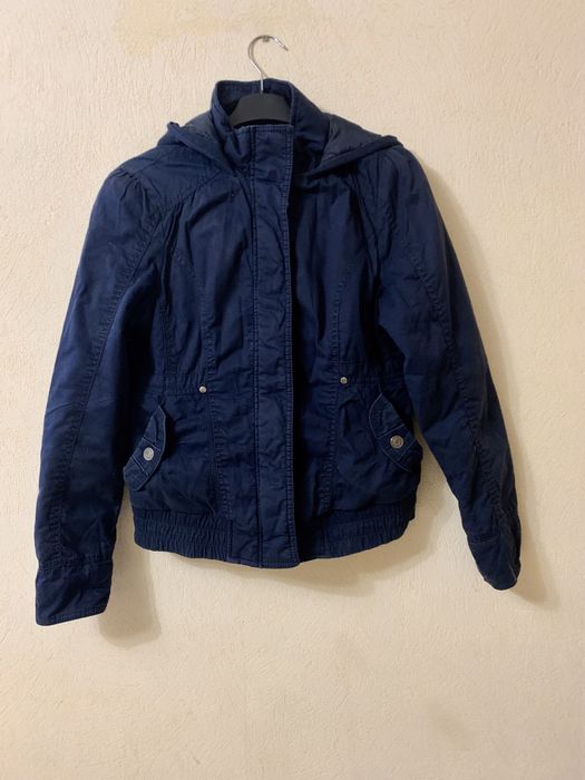 Куртка жіноча розмір М