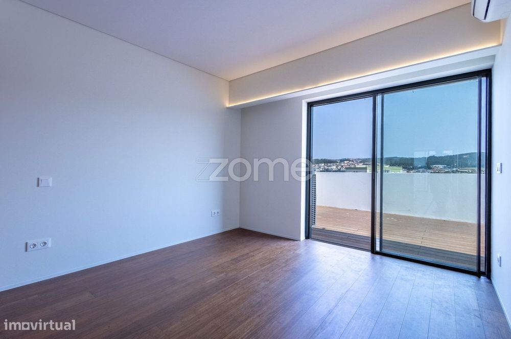 Apartamento T4 Duplex Novo no Prestigiado Edifício Alameda