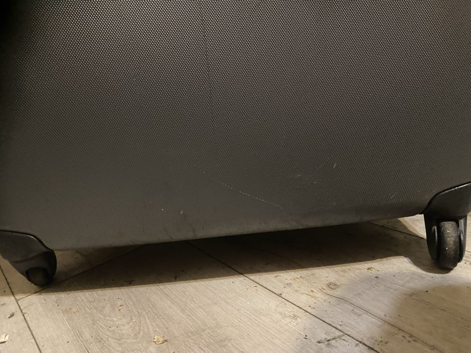 чемодан DELSEY в идеальном стостоянии  большой