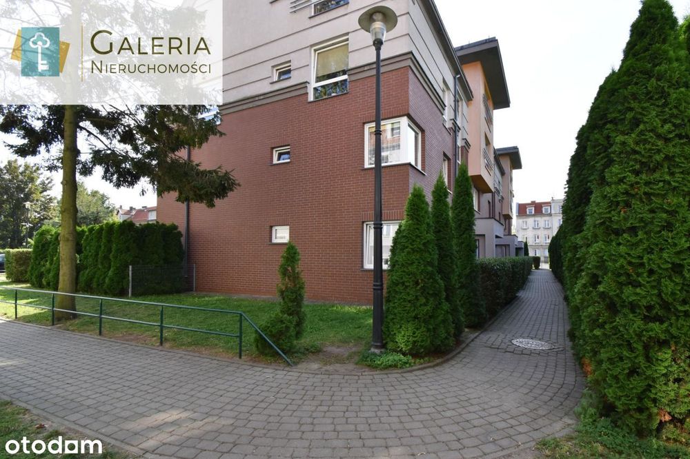 Nowsze budownictwo, ogródek, miejsce postojowe