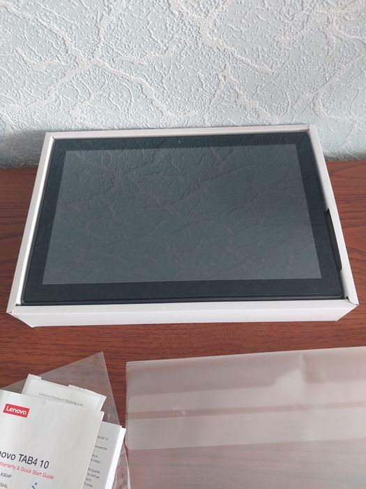Планшет Lenovo Tab 4 10.1" 16GB Android WiFi + LTE