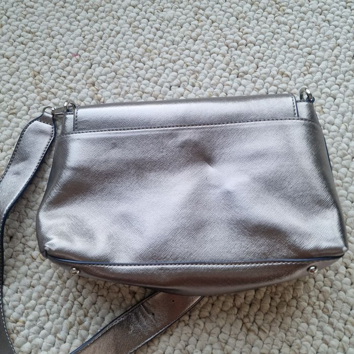 Torebka crossbody Guess