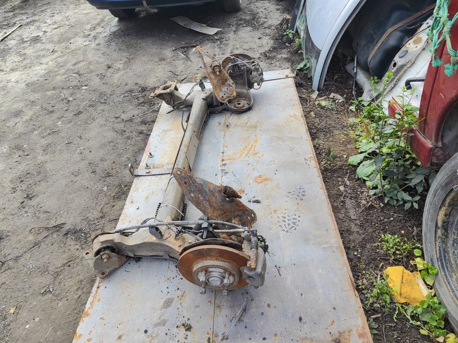 Продам задню балку Сітроен берлінго В9 кузов .