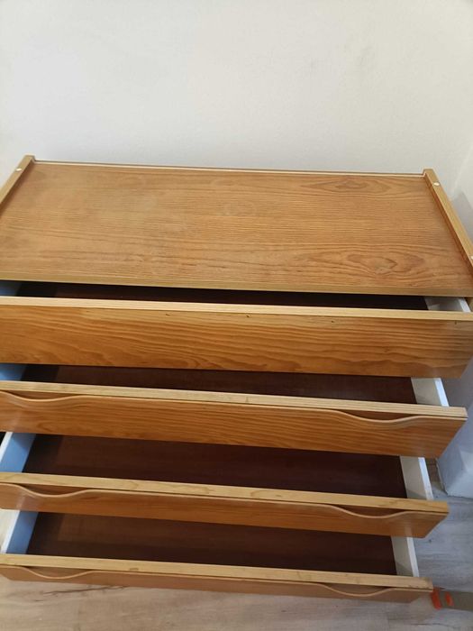 Cómoda madeira em segunda mão