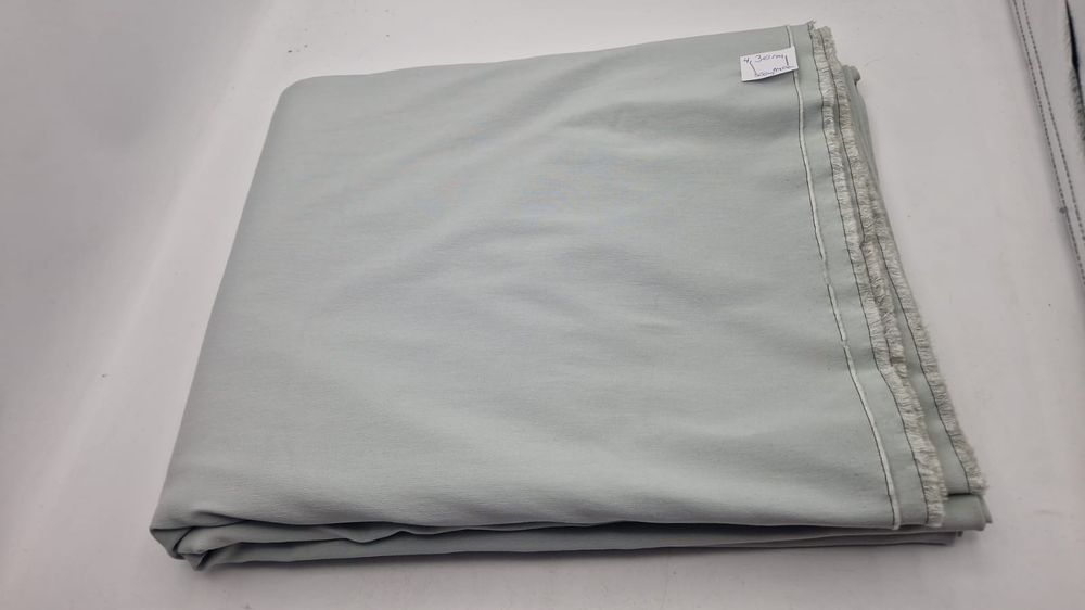 Tkanina z elastanem kupon 4,30 m.x 140 cm.Ii gat.