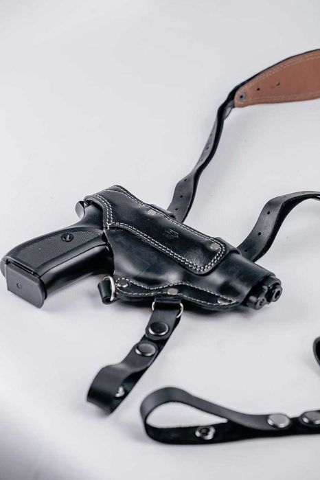 Кожаные оперативные кабуры.