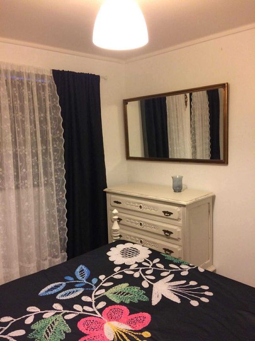 Cama  de casal mais cómoda e espelho