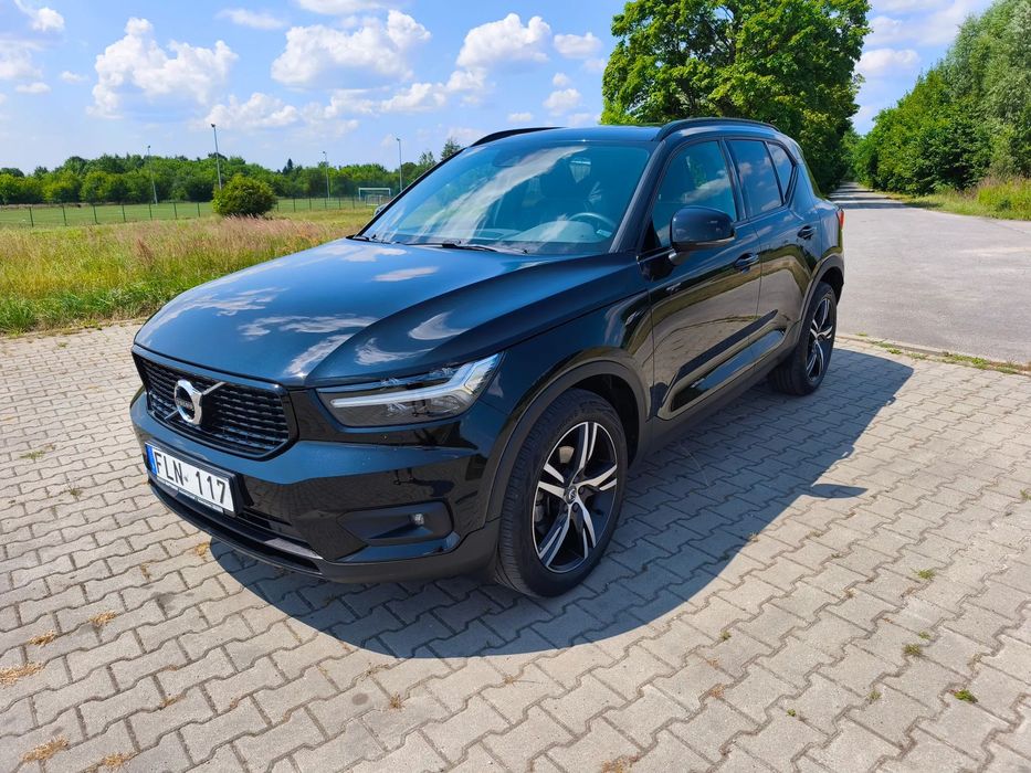 Volvo XC 40 R-Designe Black  2.0 B4 197Km Navi Kamera Panorama Alcantara