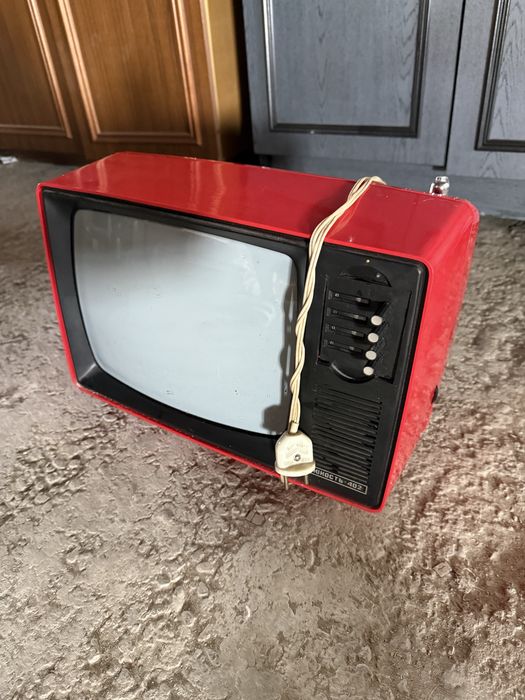 Zabytkowy Telewizor Junost 402 CRT / PRL