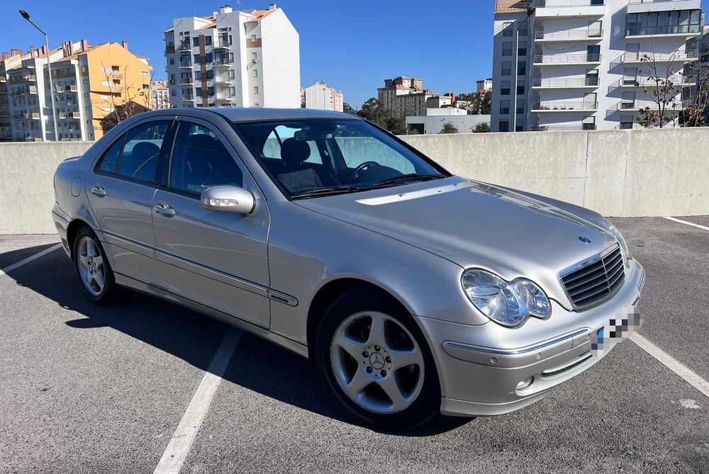 Mercedes-Benz C220CDI Avantgarde - 225 MIL KMS - Impecável foto 4