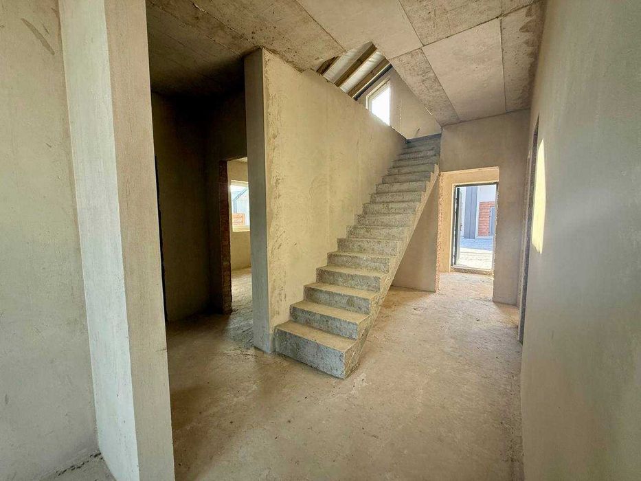 Продаж окремостоячого будинку за Авторинком