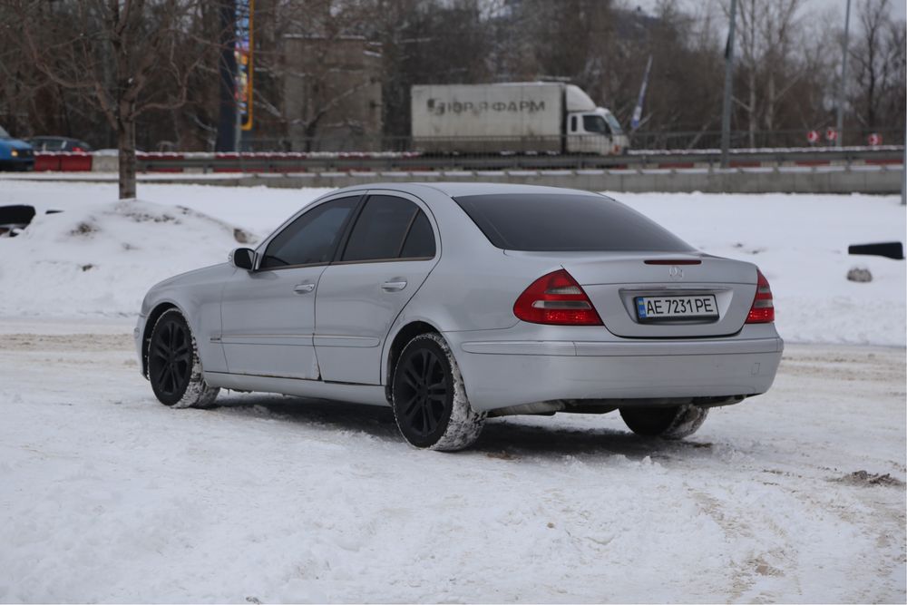 Mercedes Benz w211